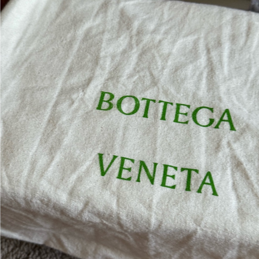 Bottega Veneta White and Black Sandals - Picture 4 of 6